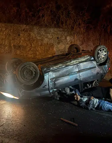 Kuşadası’nda Gece Kaza! Otomobil Takla Atarak Devrildi