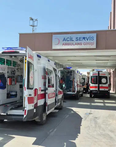 Besni’de Çatıdan 3 Metre Yükseklikten Düştü: Ağır Yaralandı