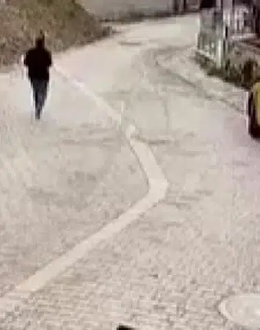 Avcılar’da Korku Dolu Anlar: 76 Yaşındaki Kadın Rögara Düştü