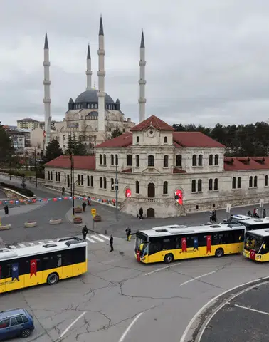 Emekliye Ücretsiz Ulaşımda Yeni Karar: Yaş Şartı Resmen Değişiyor