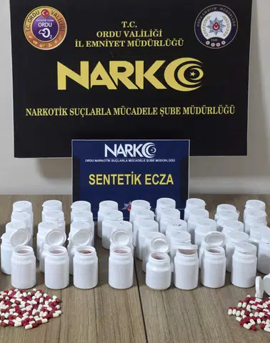 Ordu’da Durdurulan Otomobilden 3 Bin 64 Sentetik Ecza Çıktı