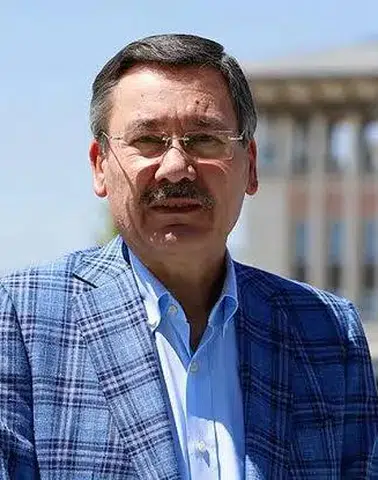 Melih Gökçek'ten Bülent Arınç'a Davutoğlu Üzerinden Sert Yanıt