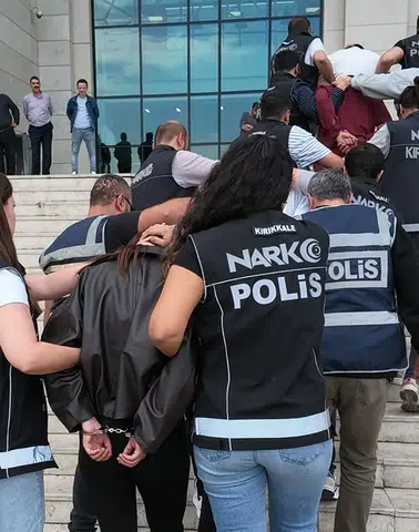 Polisten 12 Milyonluk Narkotik Darbesi: 107 Bin Sentetik Hap