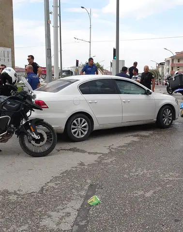 Okul Önünde Silahlı Tehdit Alarmı: Polis Ekipleri Yakaladı
