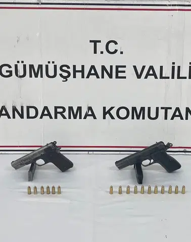 Gümüşhane’de Jandarma Ekiplerinden Kaçamadılar! Yaylada Ruhsatsız Silah Yakalandı