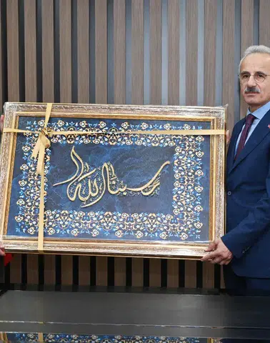 Bakan Uraloğlu Açıkladı: Milli Elektrikli Tren Yola Çıkıyor