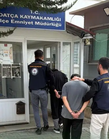 Muğla'da Özel Harekat Operasyonu! 2 Firari Prefabrik Evde Yakalandı