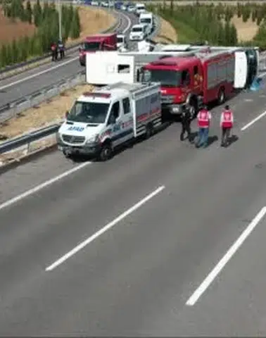 Manisa'da Otoyolda Can Pazarı! 11 Kişi Hayatını Kaybetti