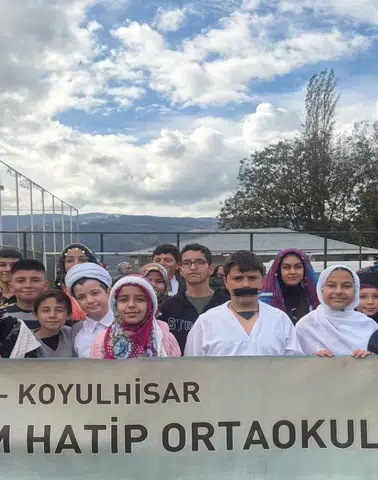 Koyulhisar’da Öğrencilerden Tarihi Mesaj: “Cumhuriyeti Biz Böyle Kazandık”