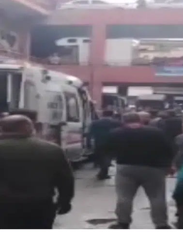 Ümraniye'de Korku Dolu Anlar! Balkon Çöktü, 3 İşçi Yaralandı