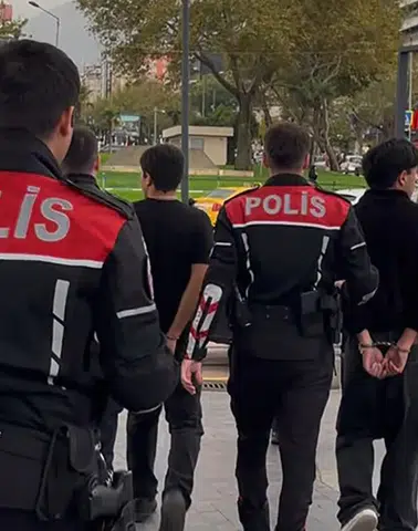 Kız Meselesi Yüzünden Gruplar Birbirine Girdi: Yaralı Var!