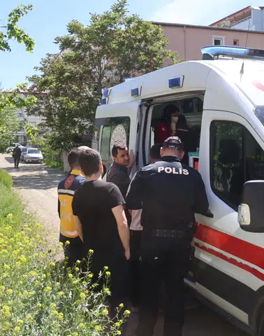 Iğdır’da Çatı Katı Yangını: Anne ve Down Sendromlu Oğlu Hastanede