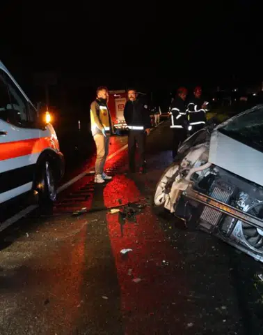 Yağış nedeniyle kontrolden çıkan otomobil takla attı