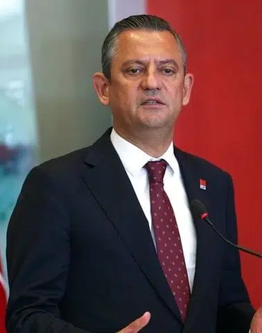 Özgür Özel, CHP'nin grup başkanı oldu