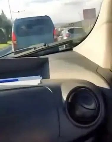 Makas Atan Araç Kameraya Yakalandı