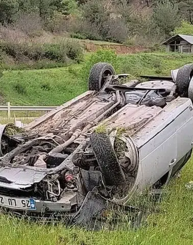 Lastiği Patlayan Araç Savruldu: 5 Kişi Yaralandı!