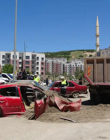Kahramanmaraş’ta Freni Boşalan Kamyon 7 Araca Çarptı