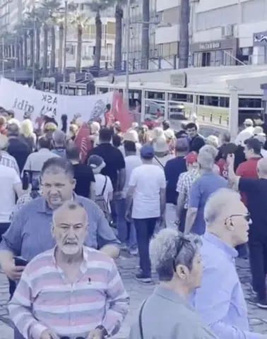 Özgür Özel'in mutlak butlan sonrası ilk mitingi: 'Hain Kemal' sloganları atıldı