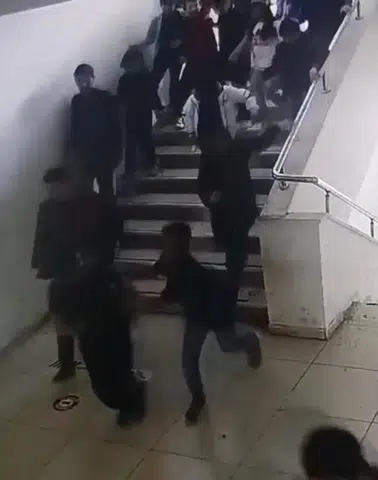 5.6 Büyüklüğünde Deprem! Okul ve İş Yerlerinde Panik!