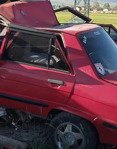 Otomobil yön tabelasına çarptı: Evli çift hayatını kaybetti