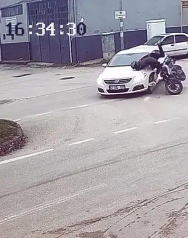 Bursa’da dehşet anları! Motosiklet sürücüsü metrelerce savruldu