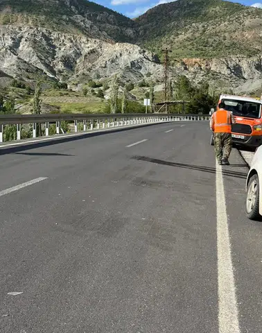 İstinat Duvarına Çarpan Otomobil Hurdaya Döndü