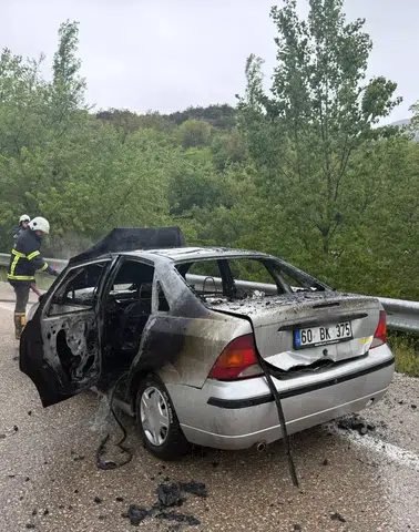 Tokat’ta Seyir Halindeki Otomobil Alevlere Teslim Oldu