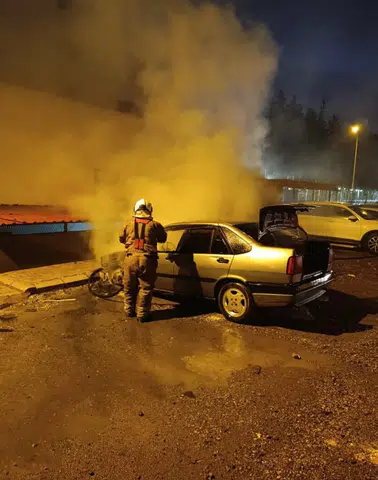 İskenderun’da Otomobilde Yangın Paniği
