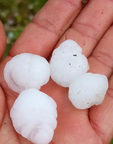 Siverek’te Korkutan Dolu Yağışı Kameralara Yansıdı