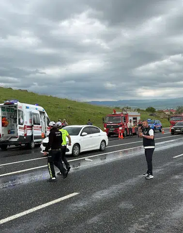 Elazığ-Bingöl Kara Yolunda Feci Kaza: Otomobil Ters Döndü, 1 Ölü, 3 Yaralı