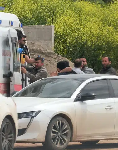 İnşaat İşçilerinin Sopalı Kavgasında Ambulansa Saldırı Girişimi