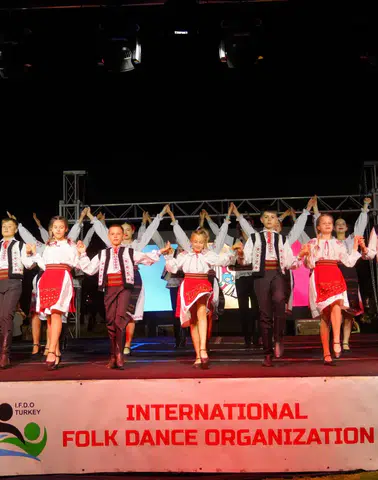 Uluslararası Festivalde Renkli Görüntüler Oluştu