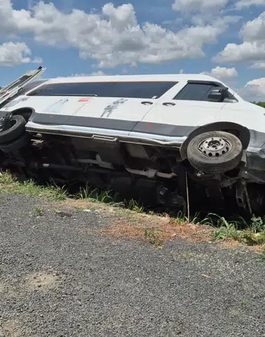 Herkes Bölgeye Koştu! Şarampole Devrilen Minibüsten Çıkan Acı Gerçek...
