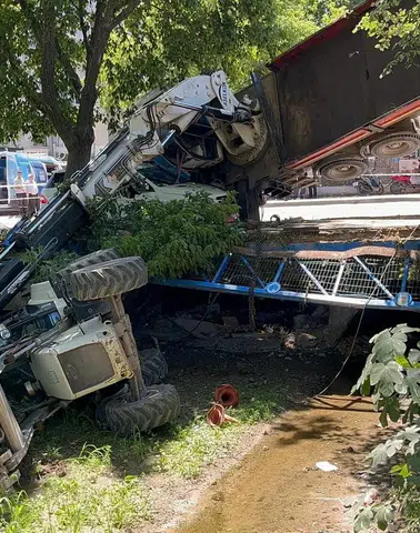 Köprü Çöktü, Vinç Otomobili Ezdi, Kepçe Dereye Uçtu! Mudanya’da Korku Dolu Dakikalar!