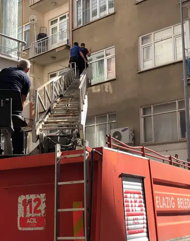 Herkes Öldü Sandı, Mahalle Ayağa Kalktı! Kapı Açılınca Gerçek Ortaya Çıktı!
