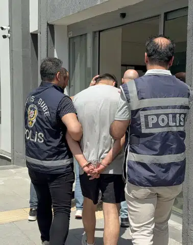 Havalimanında Film Gibi Operasyon! Tam Uçağa Binip İstanbul’a Kaçacaklardı Ki...
