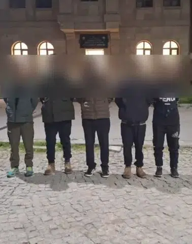 Sivas'ta Gece Yarısı Operasyonu: Araçlardan Bakın Ne Çıktı! Tutuklandılar