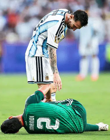 Dünya Kupası'na damga vuran pozisyon: Lionel Messi'ye kırmızı kart çıkmadı!