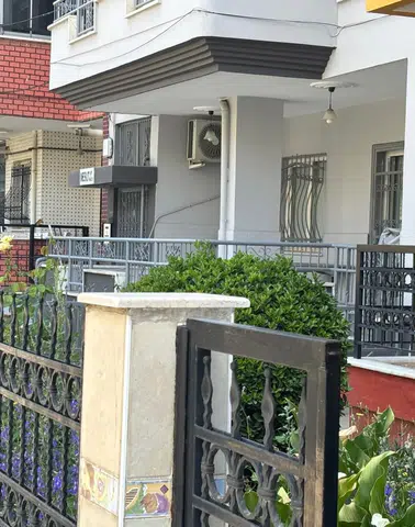 Öfkeli Koca Dehşet Saçtı: Karısını Vurdu, Araya Giren Kızını Darbetti