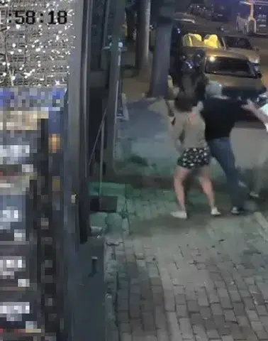 İzmir'de Numarası Sızdırılan Ev Sahibinin Evi Basıldı: Havaya Ateş Açıldı