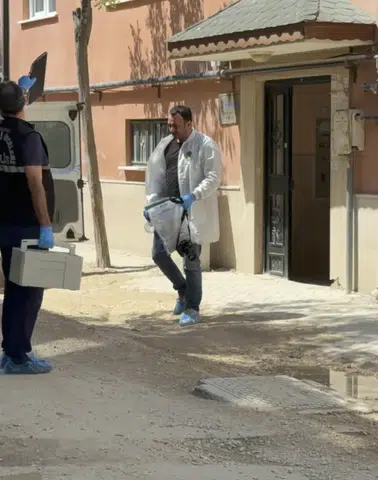 Dubleks Dairede Korkunç Keşif: 57 Yaşındaki Kadının Ölümü Şüphe Uyandırdı