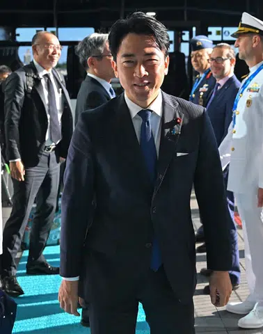 Japon Bakan Koizumi'nin Ankara'da Su Şaşkınlığı: "Önce Mum Sandım"