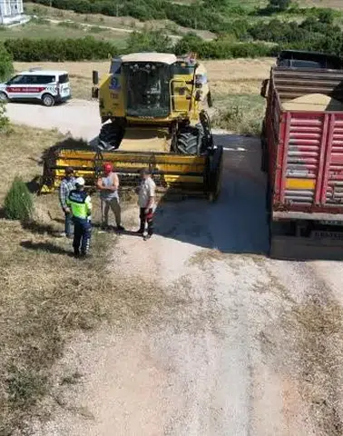 Jandarma Tarlaya İndi! Hasat Yapan Çiftçilere Hayati "Tanker" Uyarısı