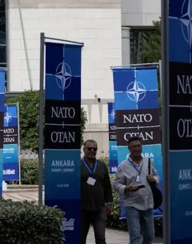 NATO Zirvesi'nde milyarlarca dolarlık anlaşmalar masada