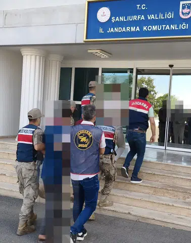 Şanlıurfa'da Dev Operasyon! Göçmen Kaçakçılarına Darbe: Tam 32 Şahıs...