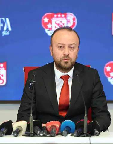 Sivasspor’da Mali Dönüşümün Mimarı: Burak Özçoban Kimdir?