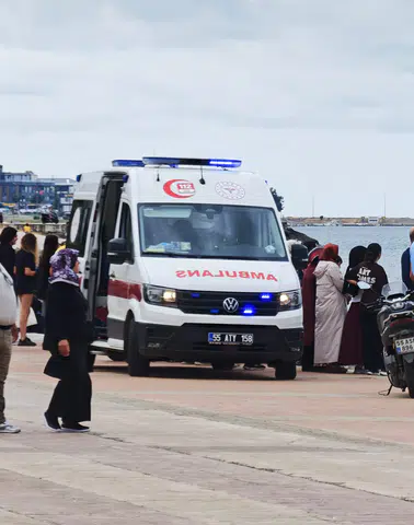 Samsun'da Denizde Can Pazarı! Dalgalara Kapıldı, Helikopter Havalandı