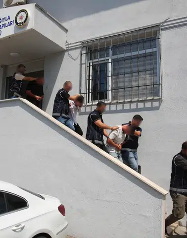 Kocaeli Merkezli 3 İlde Şok Operasyon! Sahte Kimlik Şebekesi Çökertildi
