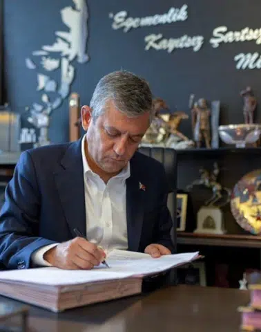 Özgür Özel'in 'Yeni Parti'si için dilekçe bakanlığa gidiyor