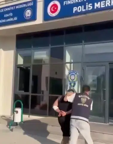15 Yıl Cezası Bulunan Cezaevi Firarisi Arka Kapıdan Kaçarken Yakalandı